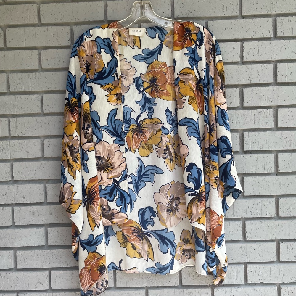 Everly Kimono Womens sz small open floral print